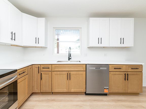 3rd image of 5564 Newton Ave