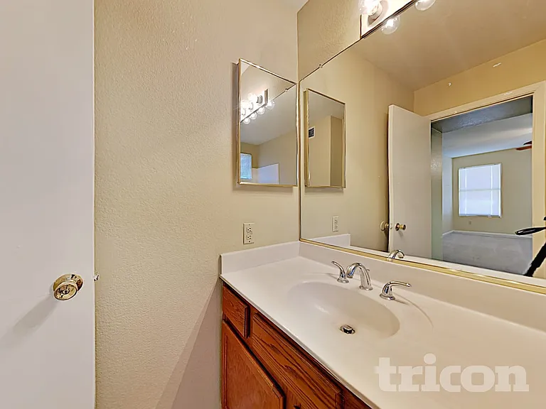 8841 W Maryland Ave — Photo 10