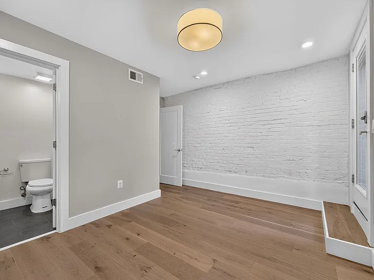 1680 Irving St NW — Photo 6
