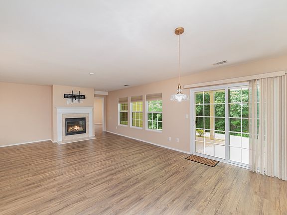 3rd image of 12428 Lanier Islands Cres
