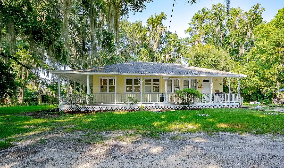 3 bed, 1000 sqft, $1,350 — Photo 1