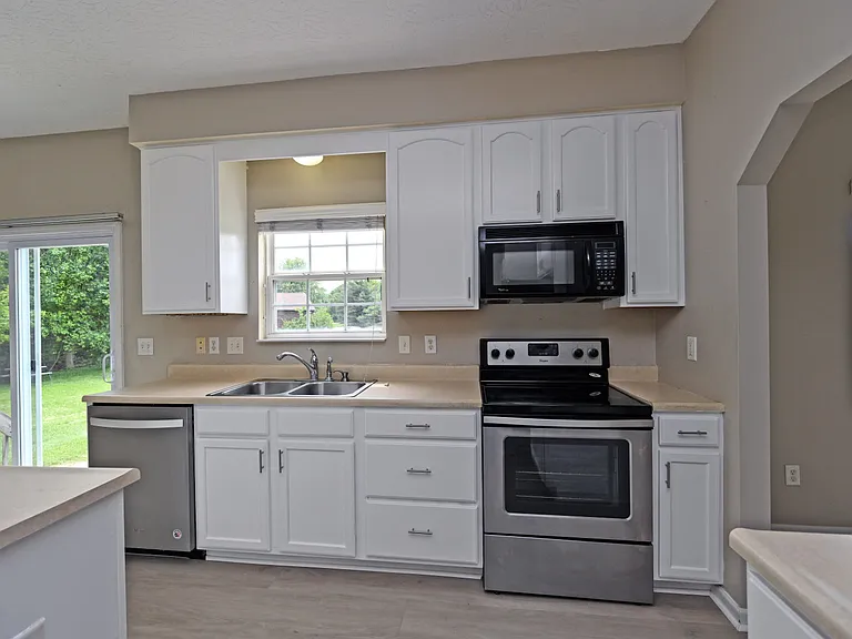8097 Winding Creek Ct — Photo 15