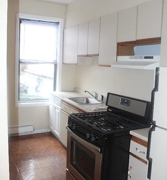 Kitchen size, (New Cabinets being installed)