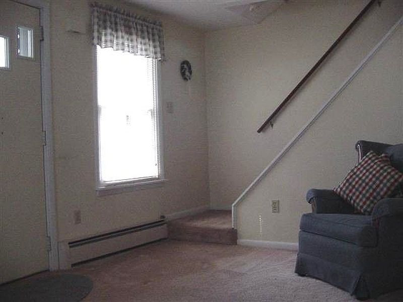 5th image of 223 MARYLAND Avenue