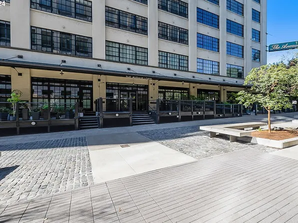 1400 NW Irving St APT 705, Portland, OR 97209