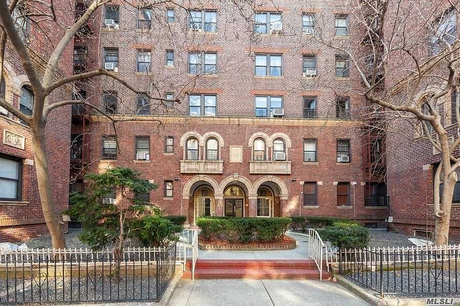 1st image of 62-98 Saunders Sq #6-F
