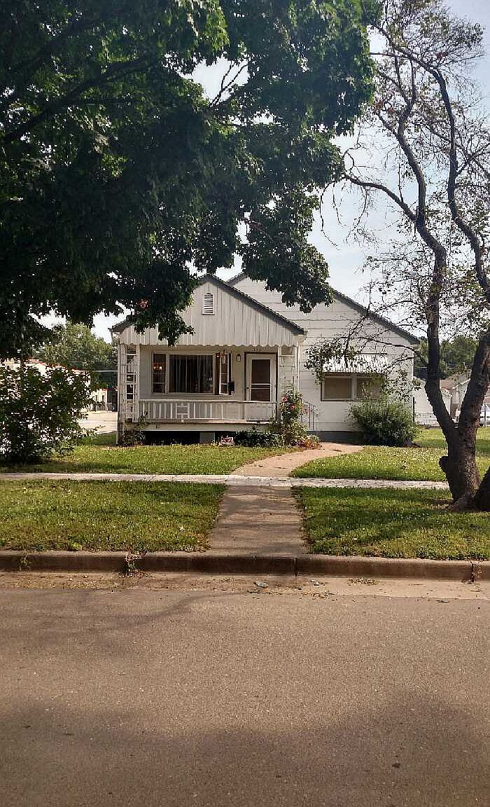 623 Dexter St, Clay Center, KS 67432 Zillow