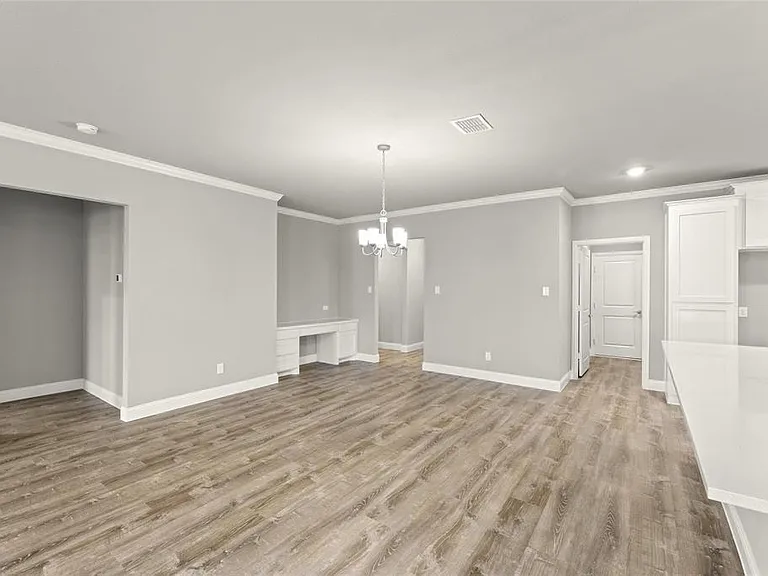 304 Community Dr — Photo 3