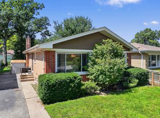10042 Lamon Ave, Skokie, IL 60077