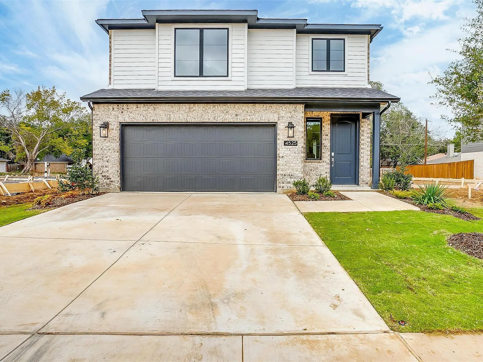 4 bed, 2.5 bath, 2200 sqft, $3,500 — Photo 1