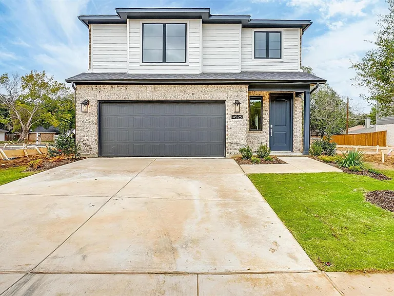 4532 Hogans Alley Dr — Photo 1