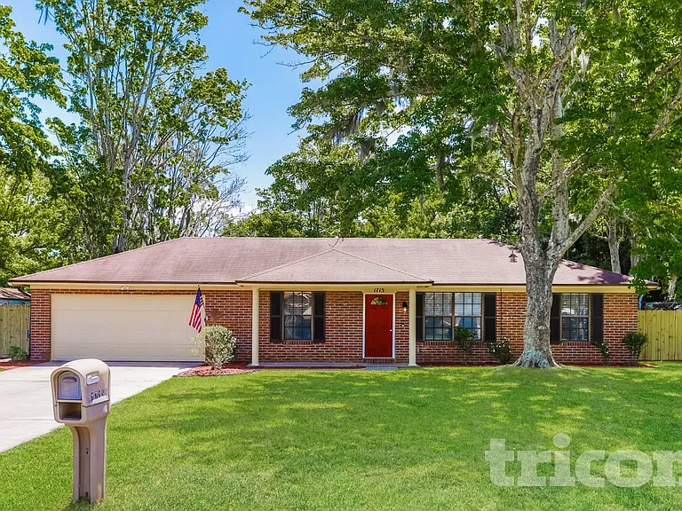 1715 Farm Way — Photo 1