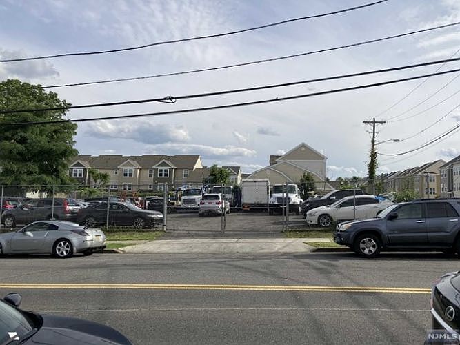 1st image of 282-288 22nd Ave