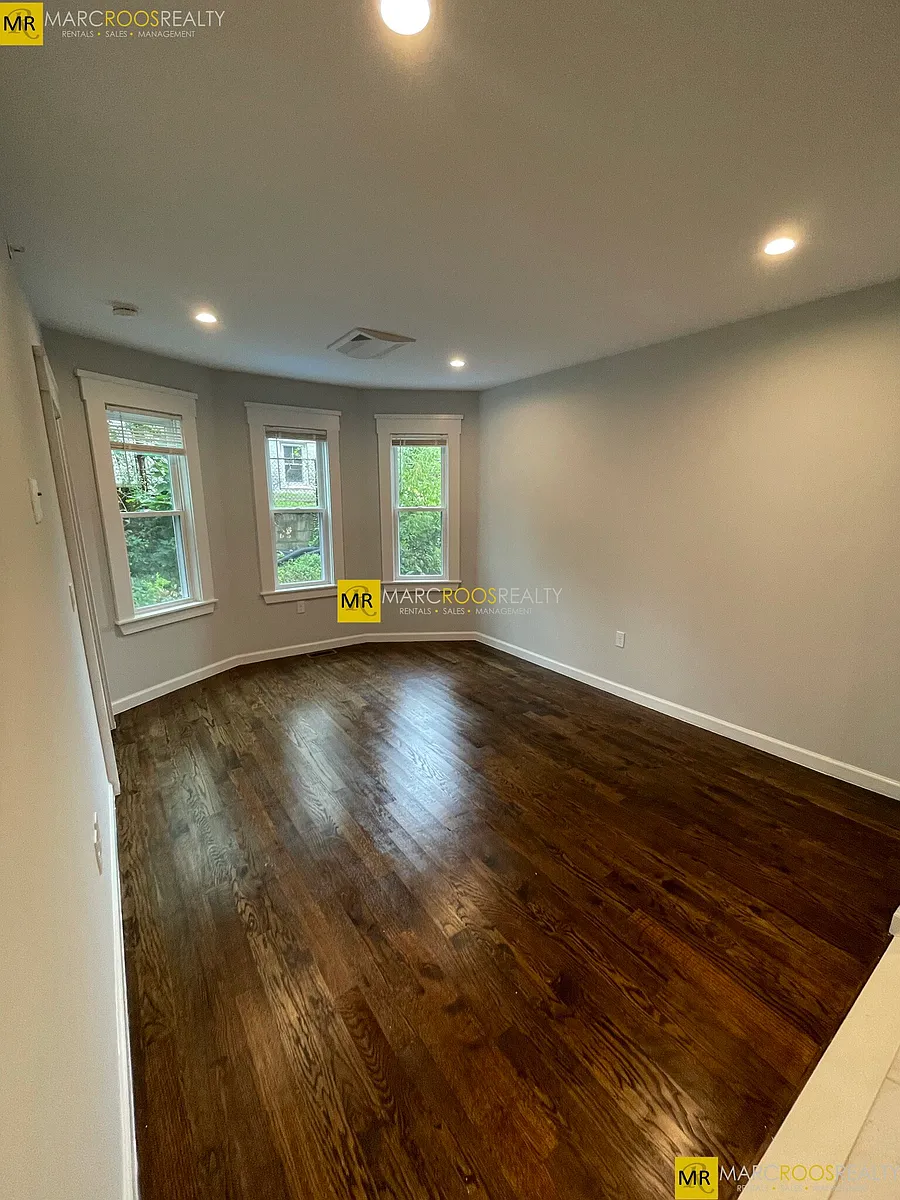 Building Photo - 39 Raymond Ave #2