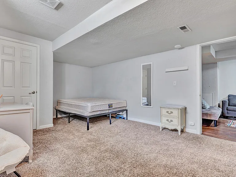 320 E Uintah St — Photo 27