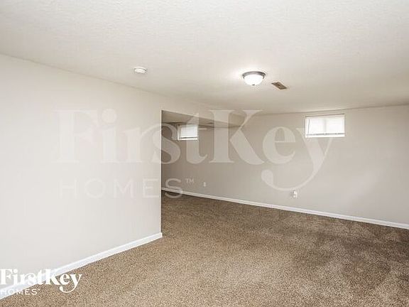 2nd image of 902 S Skyline Dr