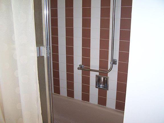 5th image of 234B Buckingham Ct #100B