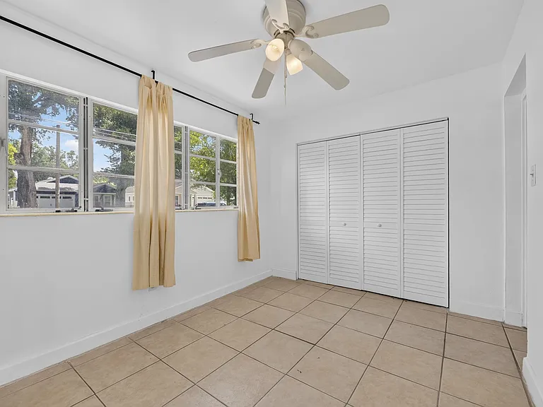 1005 E Flora St — Photo 10