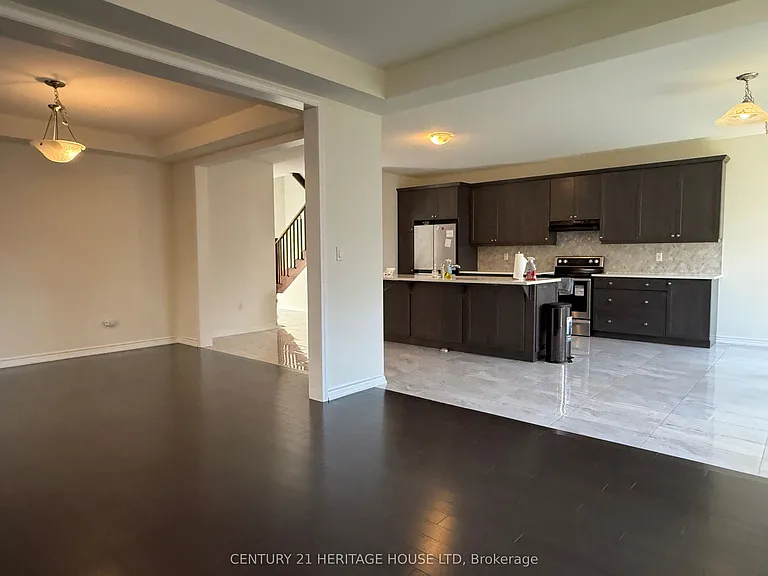18 Dolucci Cres E — Photo 10