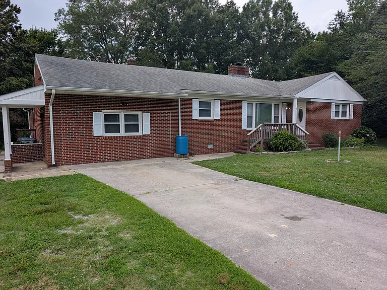 132 Deborah Dr — Photo 4