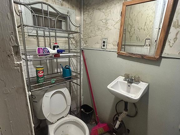 4th image of 2540 98th St #B