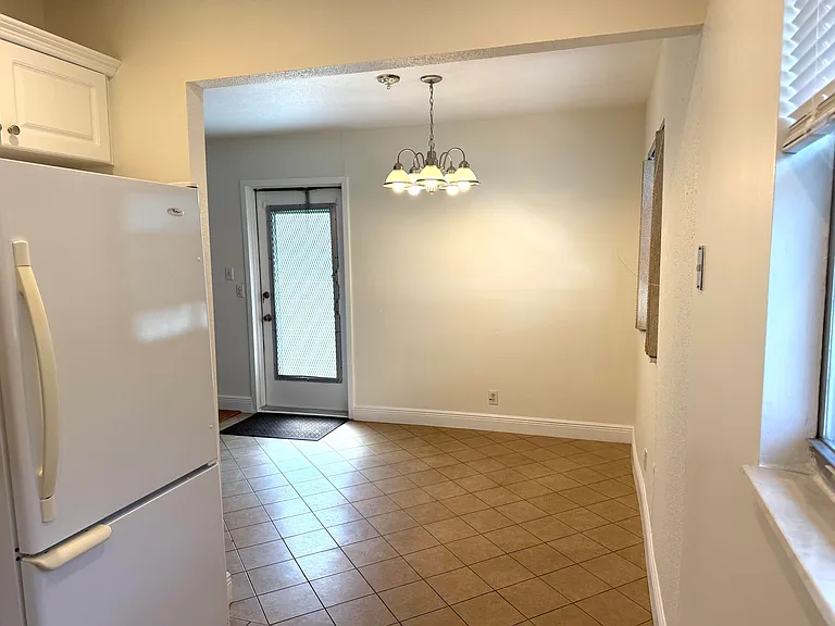 569 Monaco Park #L — Photo 11
