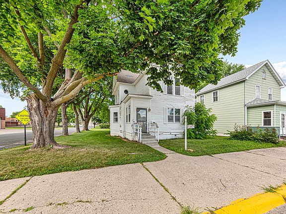 2nd image of 105 Ash Ave SW
