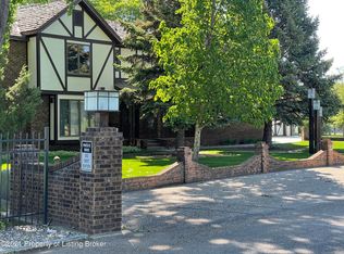 709 Palm Beach Rd, Dickinson, ND 58601