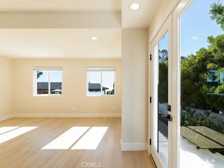 2850 Zell Dr — Photo 56