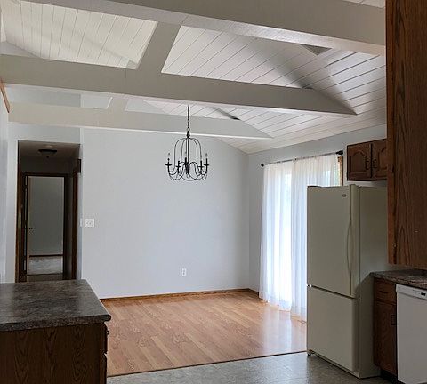 2nd image of 211 W Lincoln St
