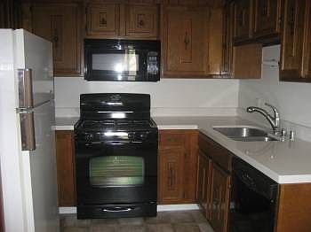 3rd image of 2421 N Beachwood Dr APT 3