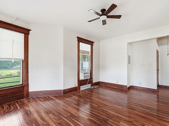 2nd image of 1418 E 9th St #1SB
