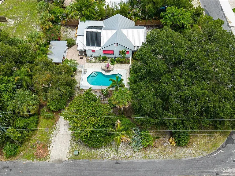 705 SE Stypmann Blvd — Photo 17