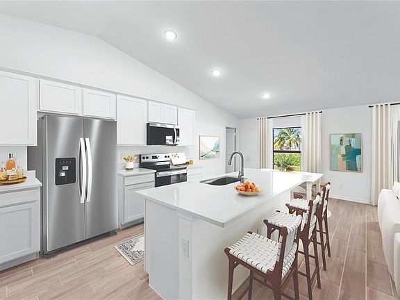 4th image of 15167 Malcolm Ave