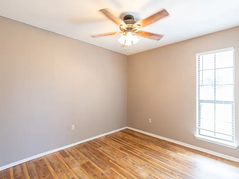 3902 Karen Dr — Photo 18