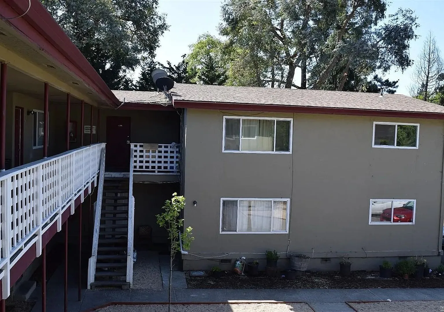 960 Sunset Ave — Photo 2