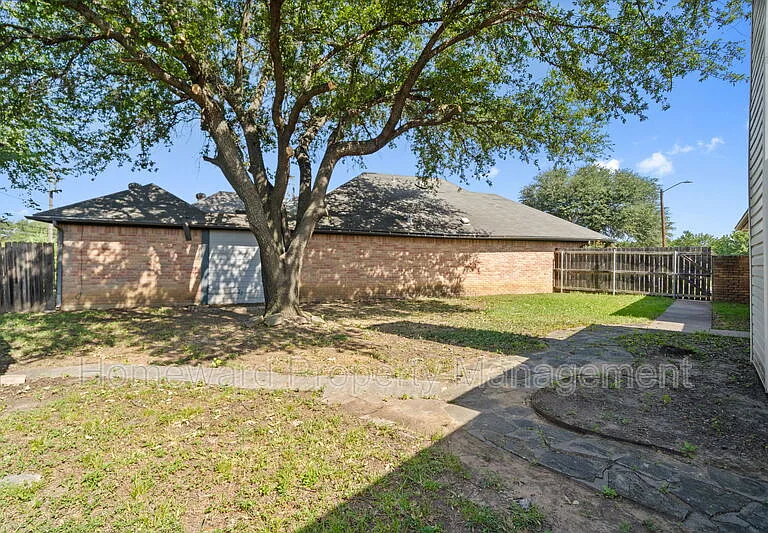 1401 Landmark Ct — Photo 21