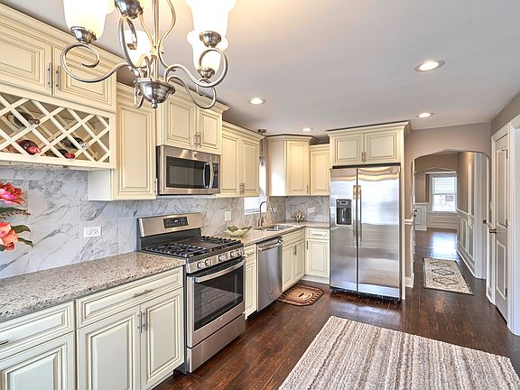 4th image of 8651 S Essex Ave