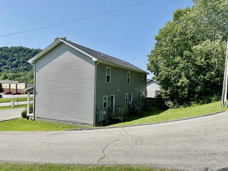 1139 E Main St #B — Photo 10