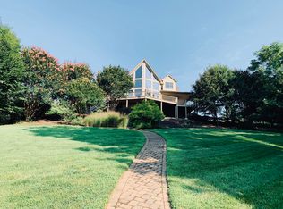 375 Lake View Point, Glade Hill, VA 24092