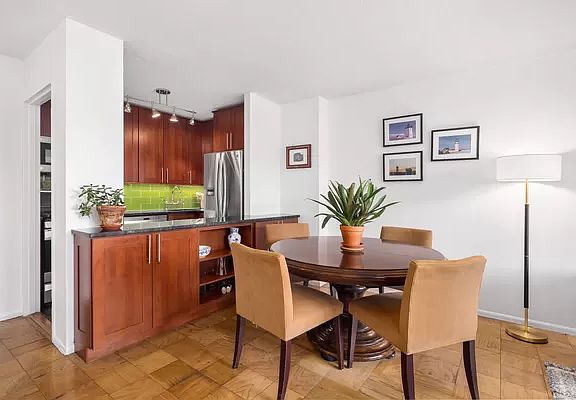 4th image of 200 W 79th St Penthouse P