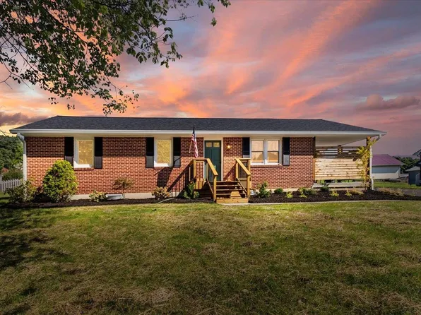 60 Griggs St, Christiansburg, VA 24073