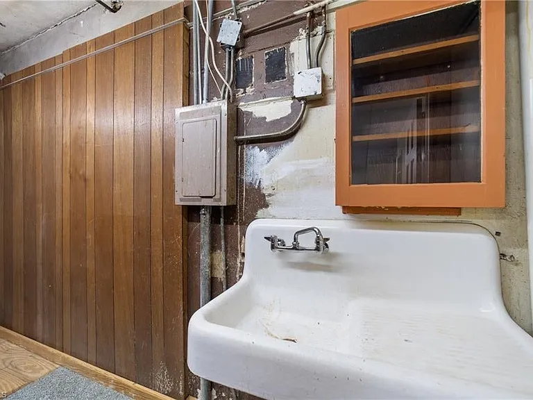 2083 Elizabeth Ave — Photo 29