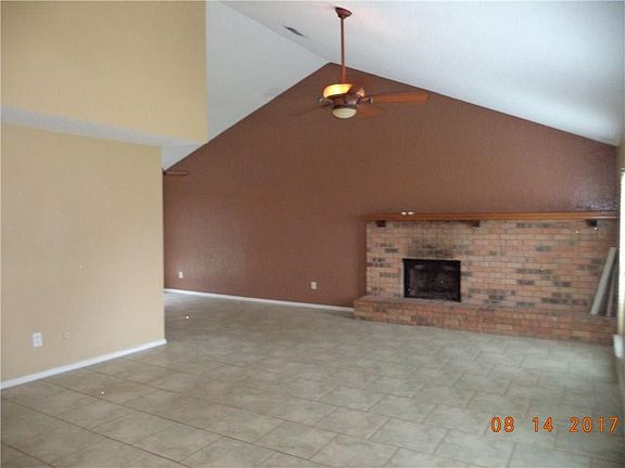 3rd image of 1609 Briarpath Ln