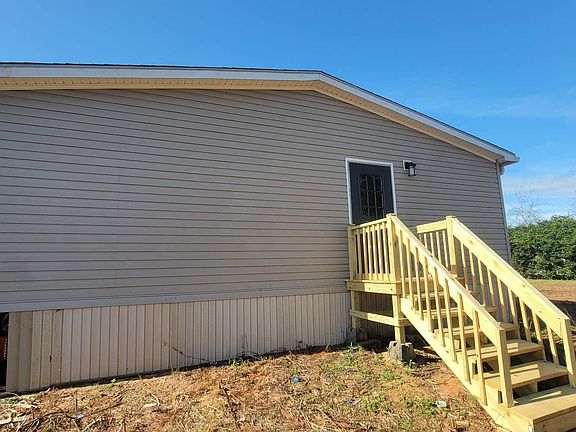 5th image of 40565 Sam Smith Rd