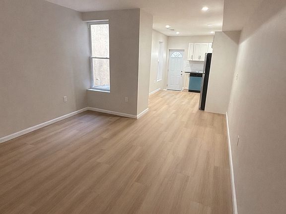 3rd image of 820 N Washington St