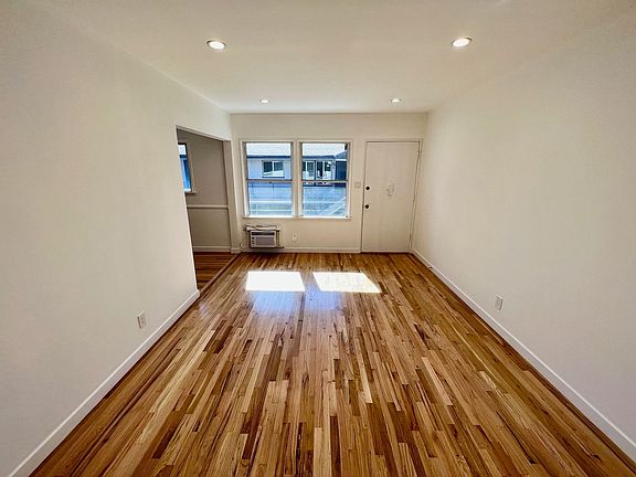 2nd image of 6100-6106 Woodman Ave #6106-5