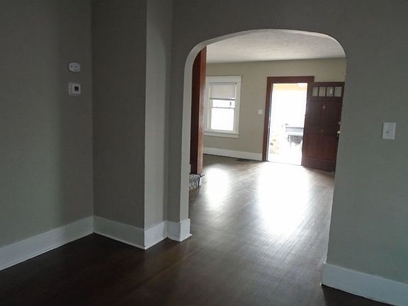 5th image of 112 Elvin Ave