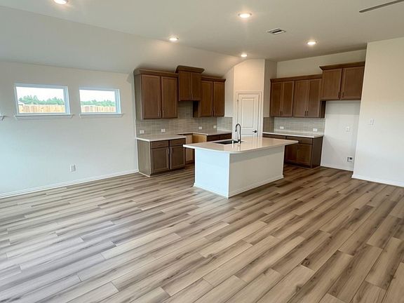 2nd image of 2013 Shady Glen Ln