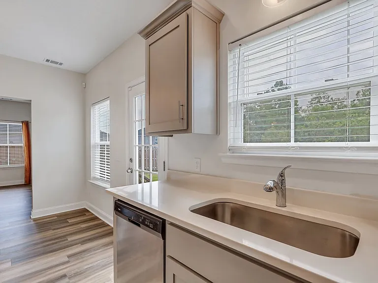 487 Meloney Dr — Photo 20